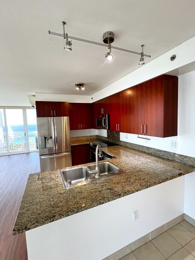 Foto del edificio - 909 Kapiolani Blvd