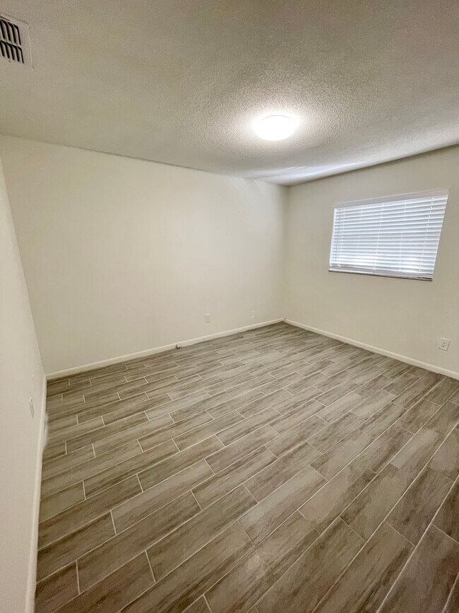Foto del edificio - 605 N Stella Ave