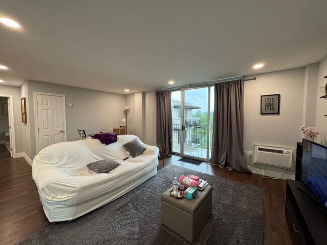 Building Photo - Light-filled 2 Bed 1 Bath Furnished Condo With Balcony In Barcroft Hills Condo - Utilities Included!