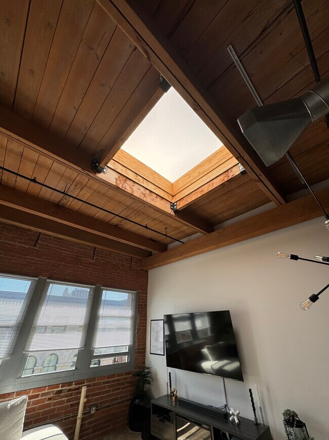 Foto del edificio - 408 W 8th St