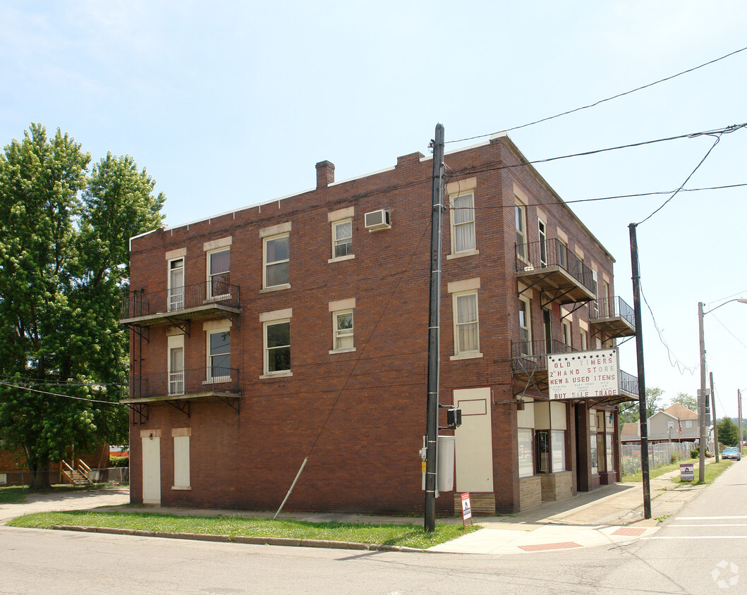 Foto del edificio - 904-908 Putnam Ave