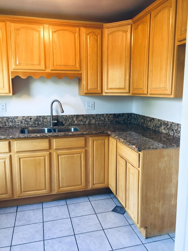 Building Photo - 410 S Sierra Madre Blvd