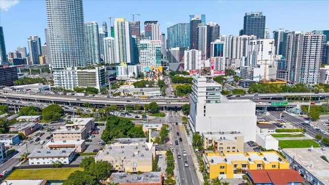 Foto del edificio - 437 SW 7th St