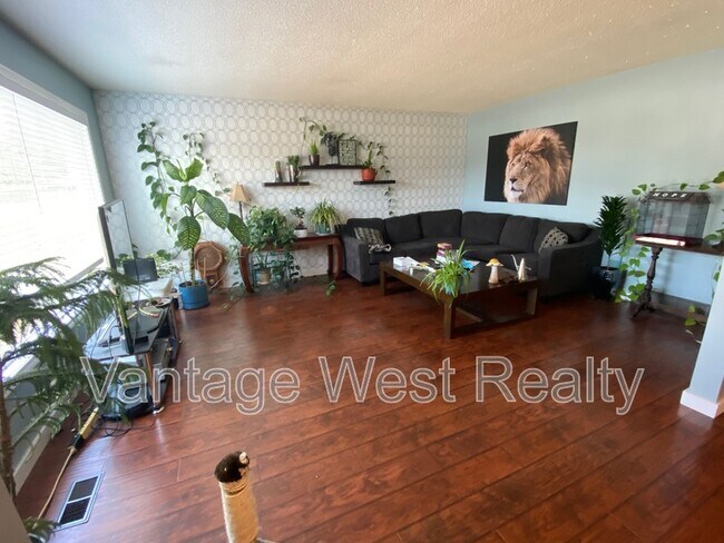 Building Photo - 545 Hollydell Rd