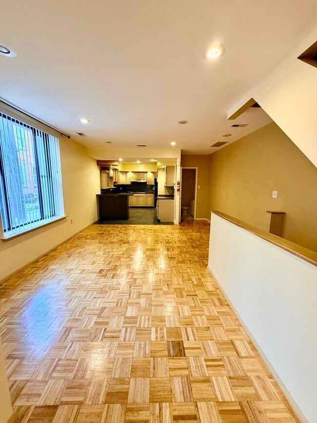 Foto del edificio - 3 bed 2.5 bath in Port Richmond with Garag...