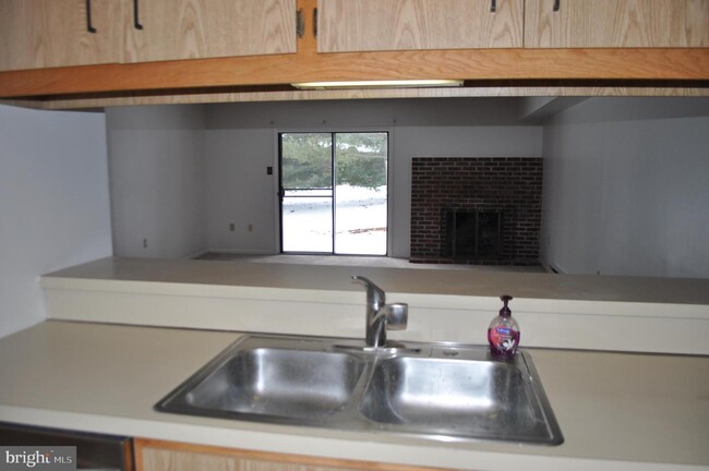 Building Photo - 2304 Village Rd