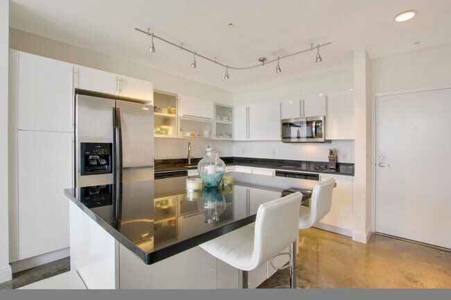 Building Photo - 1617 N Flagler Dr
