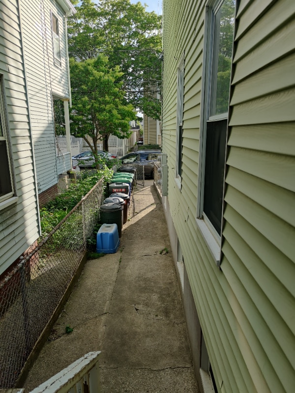 Building Photo - 21 Rossmore St