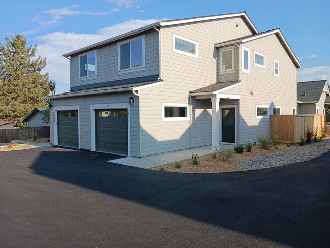 Foto del edificio - Brand New 3 Bedroom Townhouse