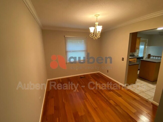 Foto del edificio - 809 Gloria Ln