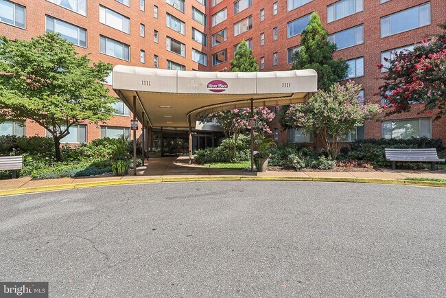 Foto del edificio - 1111 Arlington Blvd