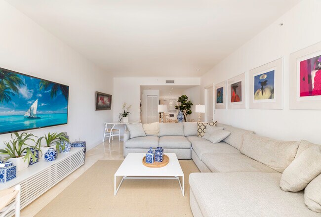 Foto del edificio - 713 Crandon Blvd