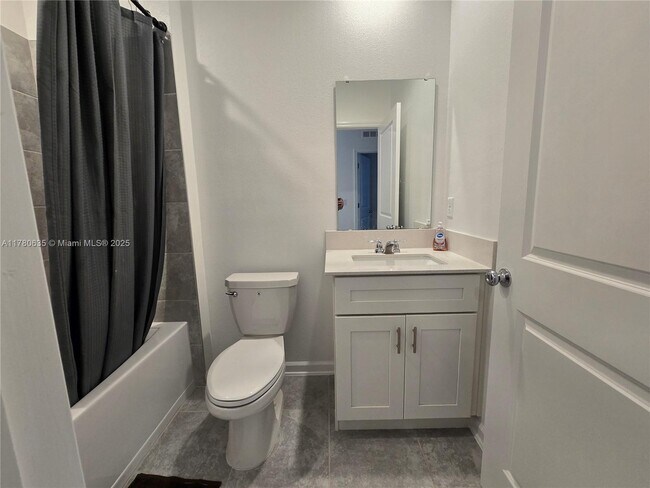 Foto del edificio - 5814 Le Marin Wy