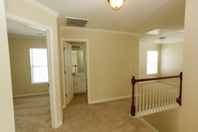Building Photo - 1221 Hammond Dr