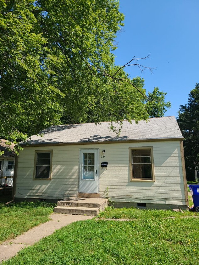 Primary Photo - 2 Bedroom Single Family Home Next to Fort ...