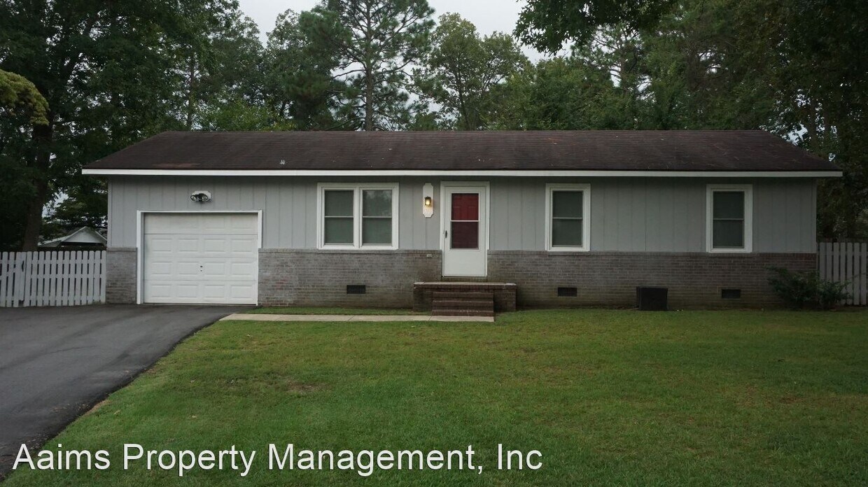 Foto principal - 3 br, 2 bath House - 1805 Oak Tree Court