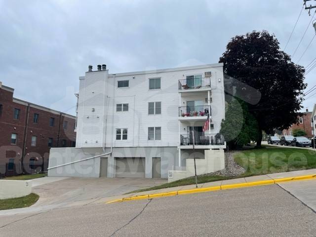 Building Photo - 301 3rd St S
