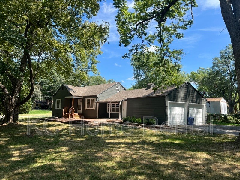 Primary Photo - 11101 Applewood Dr