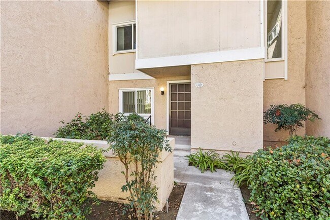 Building Photo - Yorba Linda Townhome