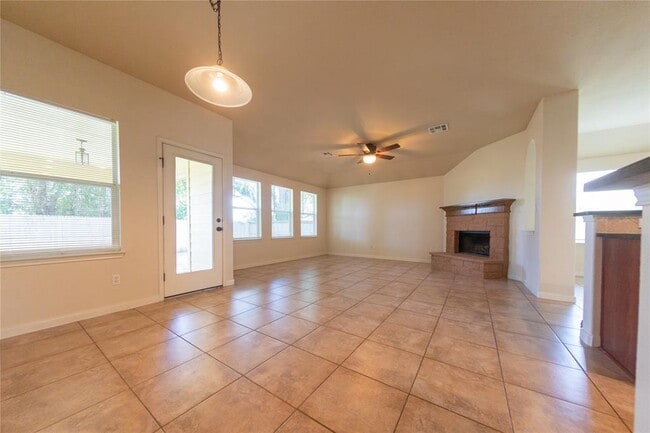 Building Photo - 30018 Bumble Bee Dr