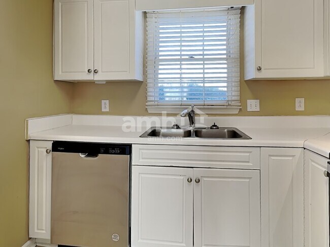 Foto del edificio - 5521 Cornerstaff Dr