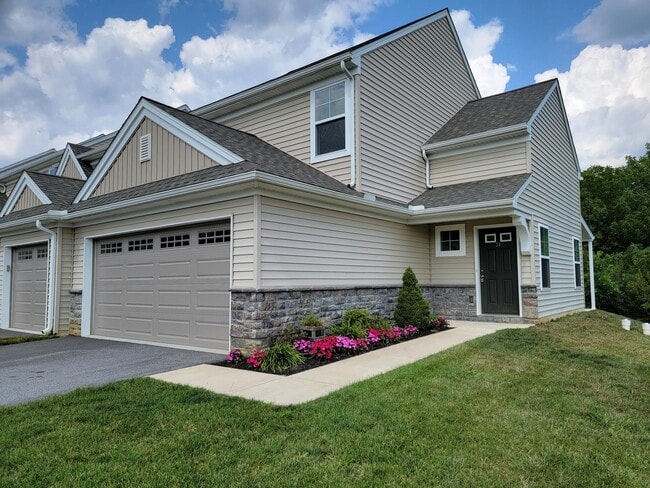 Building Photo - 30 Rollins Ln