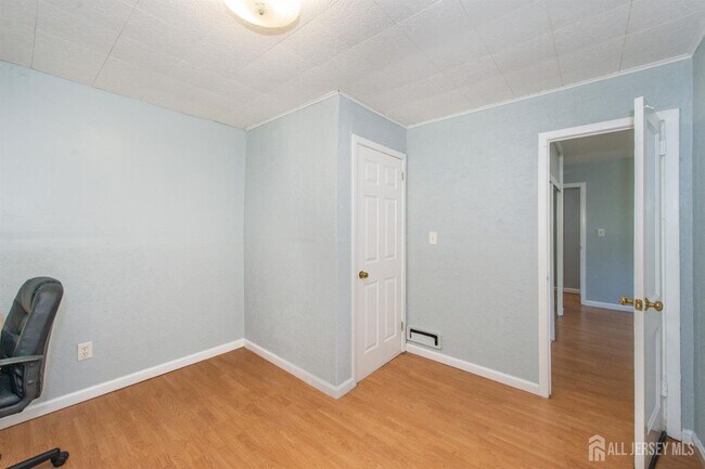 Building Photo - 522 Wood Ave