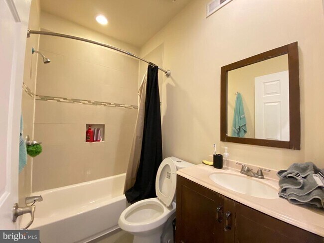 Building Photo - 2028 N 18th St