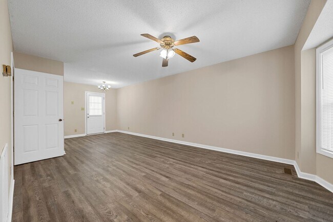 Foto del edificio - 1 Bedroom Pet Friendly Home For Rent Near Dover Crossing!