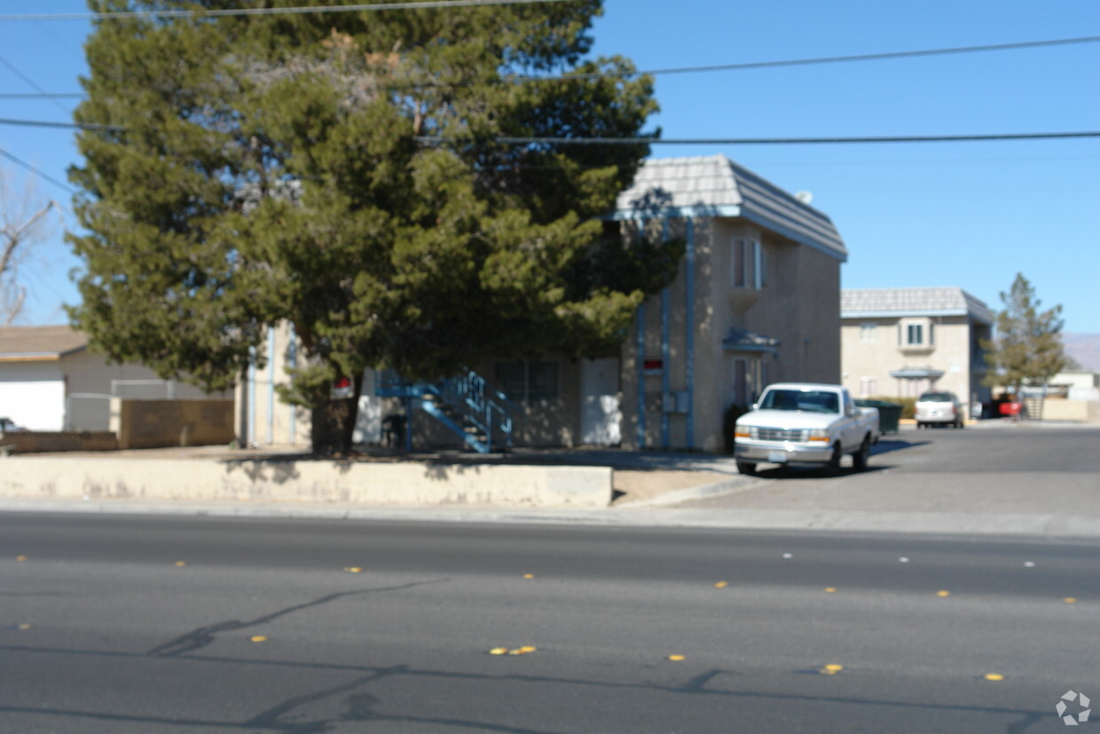 Foto del edificio - 5662 E Lake Mead Blvd