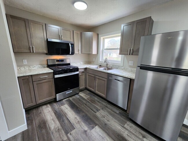 Foto del edificio - Spacious 2-Bedroom, 1-Bathroom Home AVAILABLE NOW!!