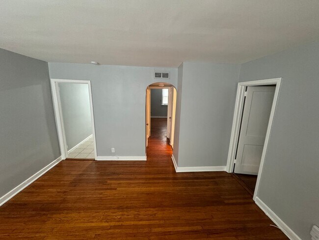 Foto del edificio - 521 E Tabor Rd