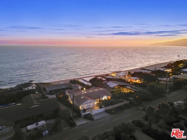 Foto del edificio - 7335 Birdview Ave
