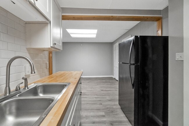 Building Photo - 1901 W Broad St