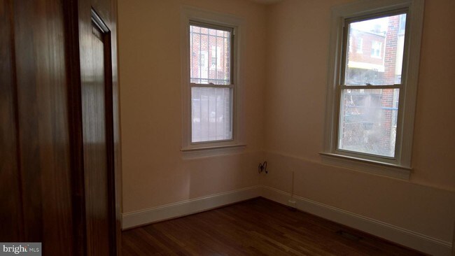 Foto del edificio - 533 Peabody St NW