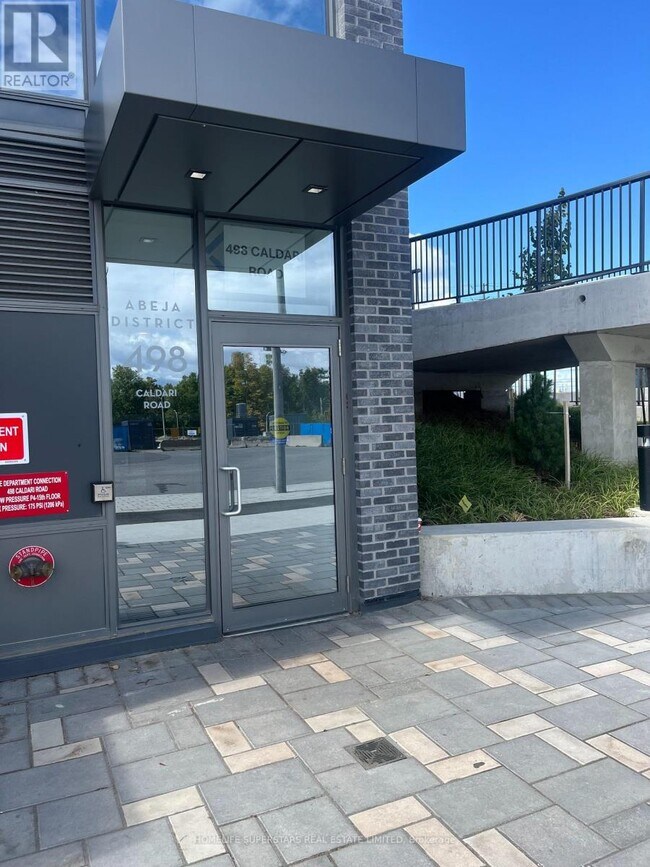 Photo du bâtiment - 498-2498 Caldari Rd