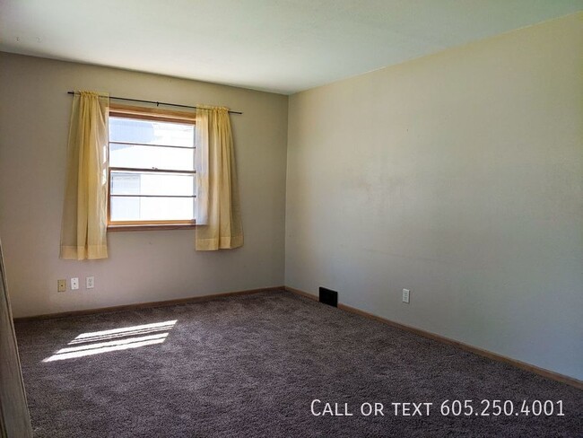 Building Photo - Cozy 3 Bedroom in a Great Location!