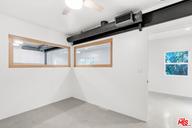 Foto del edificio - 2462 N Gower St