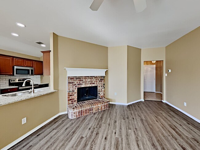 Building Photo - 7419 Lake Front Trl