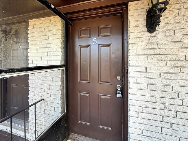 Foto del edificio - 514 Clover Dr