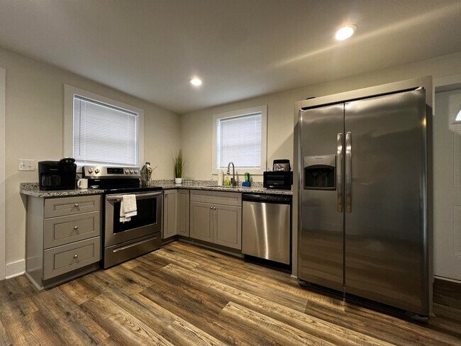 Foto del edificio - 401 Cedar Lane Rd