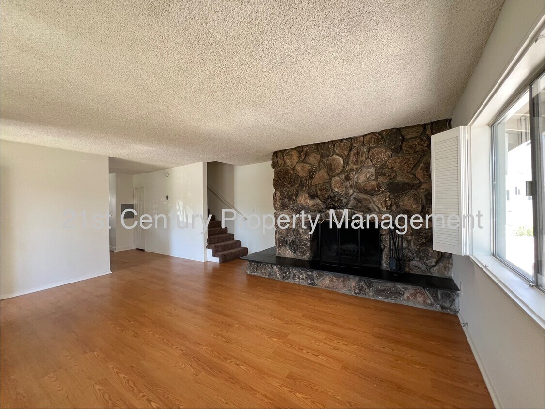 Foto principal - 8135 Stewart and Gray Rd