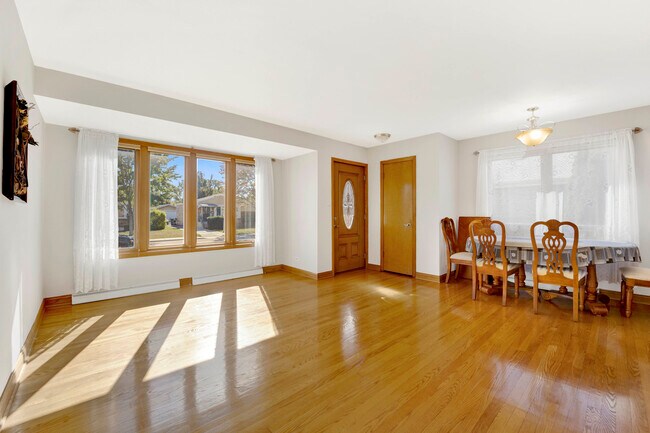 Building Photo - 7434 Lawler Ave