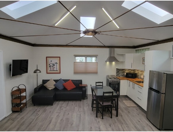 Building Photo - 1105 Palms Blvd