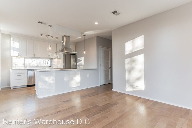 Foto del edificio - 2 br, 1 bath House - 129 Varnum Street NW  #5
