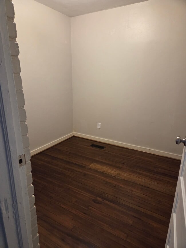 Office - 1609 Chapman Ave SW