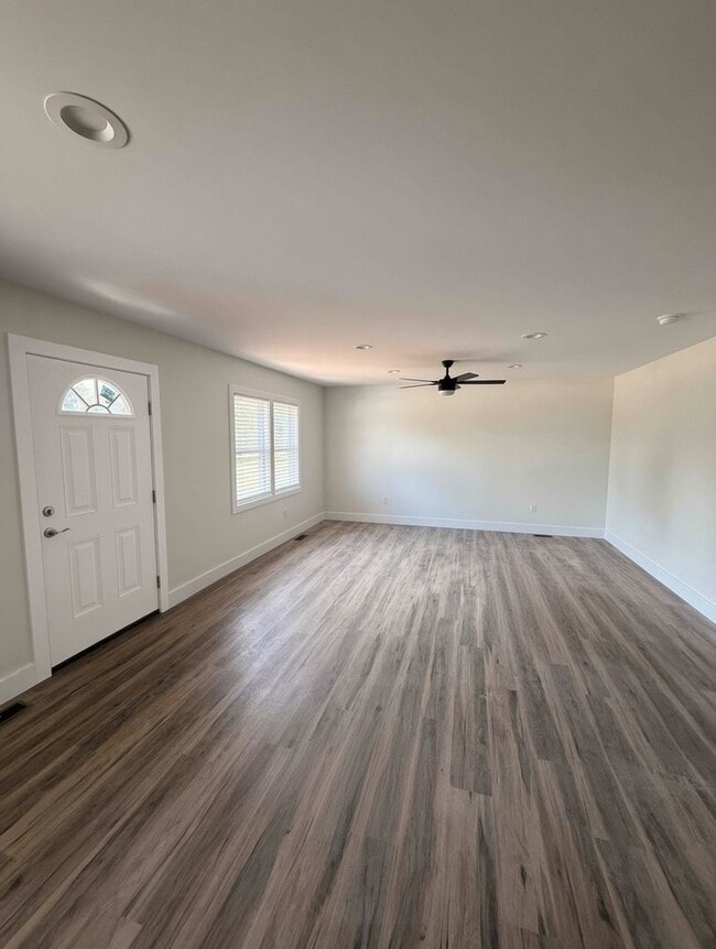 Building Photo - 294 High Point Dr