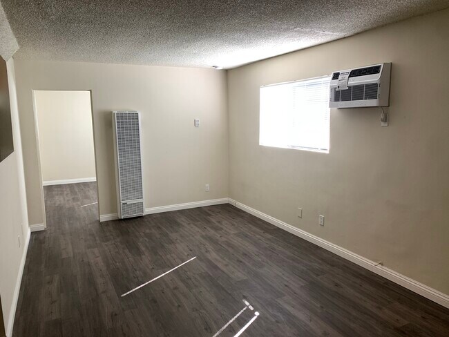 Building Photo - 639 N Heliotrope Dr