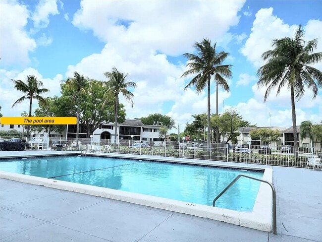 Foto del edificio - 20681 NE 4th Pl