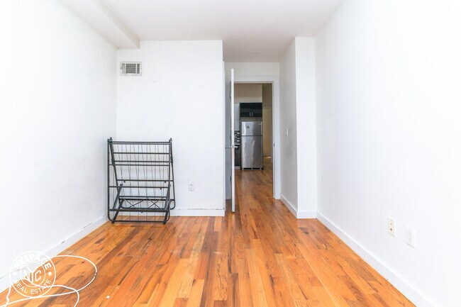 Foto del edificio - 1247 Jefferson Ave
